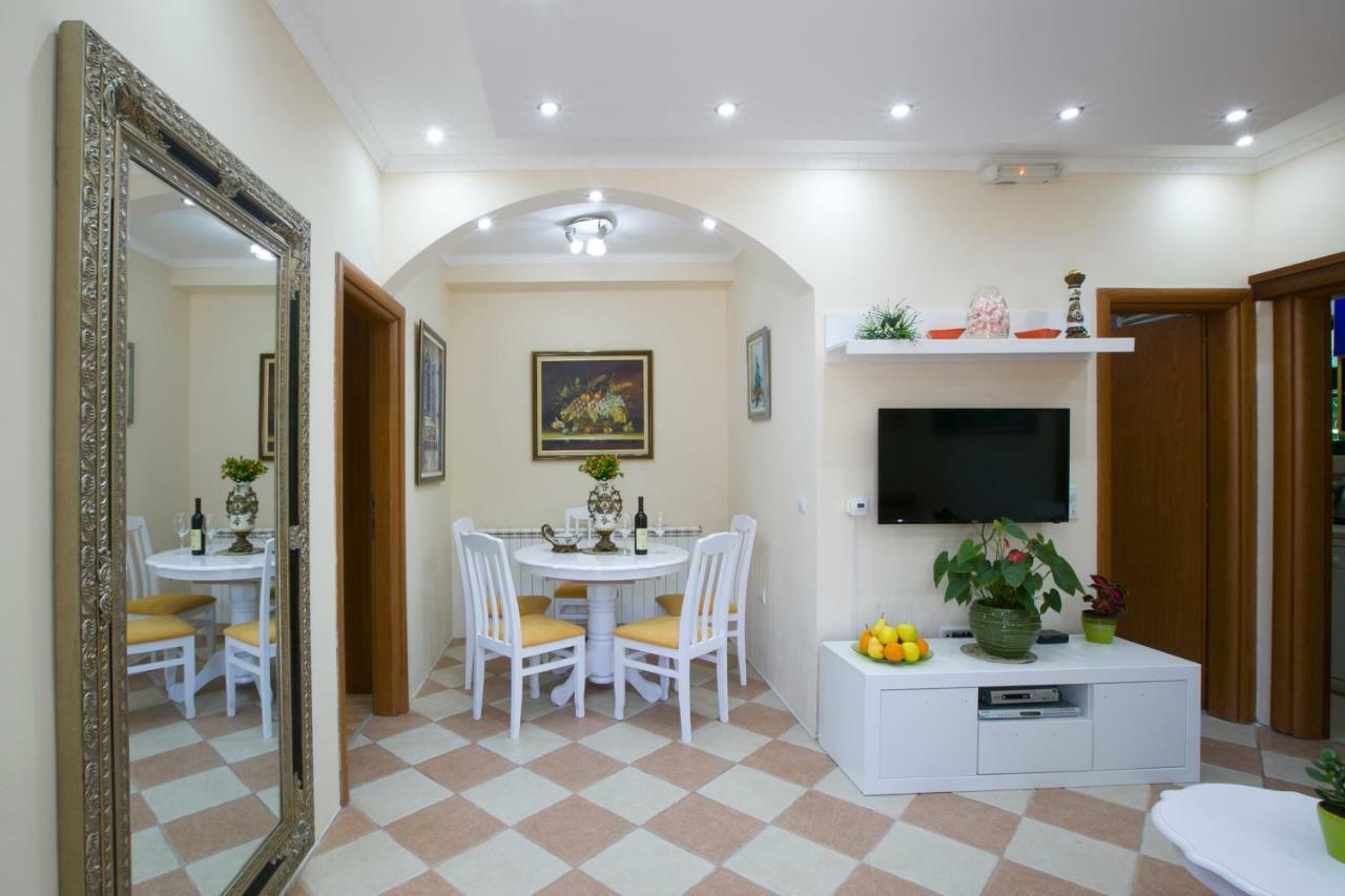 Apartments Holiday Lux 수토모레 외부 사진